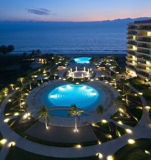 Outdoor pool - Unlimited Luxury Villas - Del Canto Condo (Nuevo Nayarit)