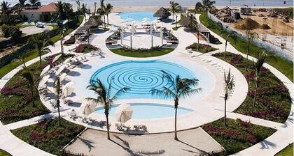 Unlimited Luxury Villas - Del Canto Condo