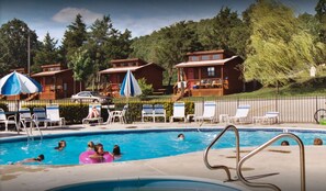 Piscine extérieure (ouverte en saison)