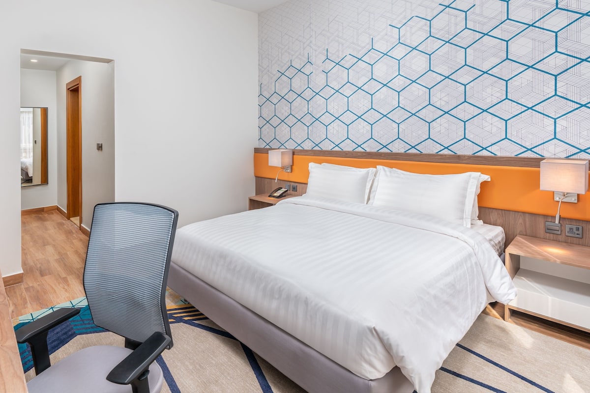 1 bedroom, premium bedding, down comforters, minibar