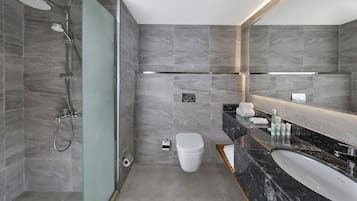 Combined shower/bathtub, deep-soaking bathtub, rainfall showerhead