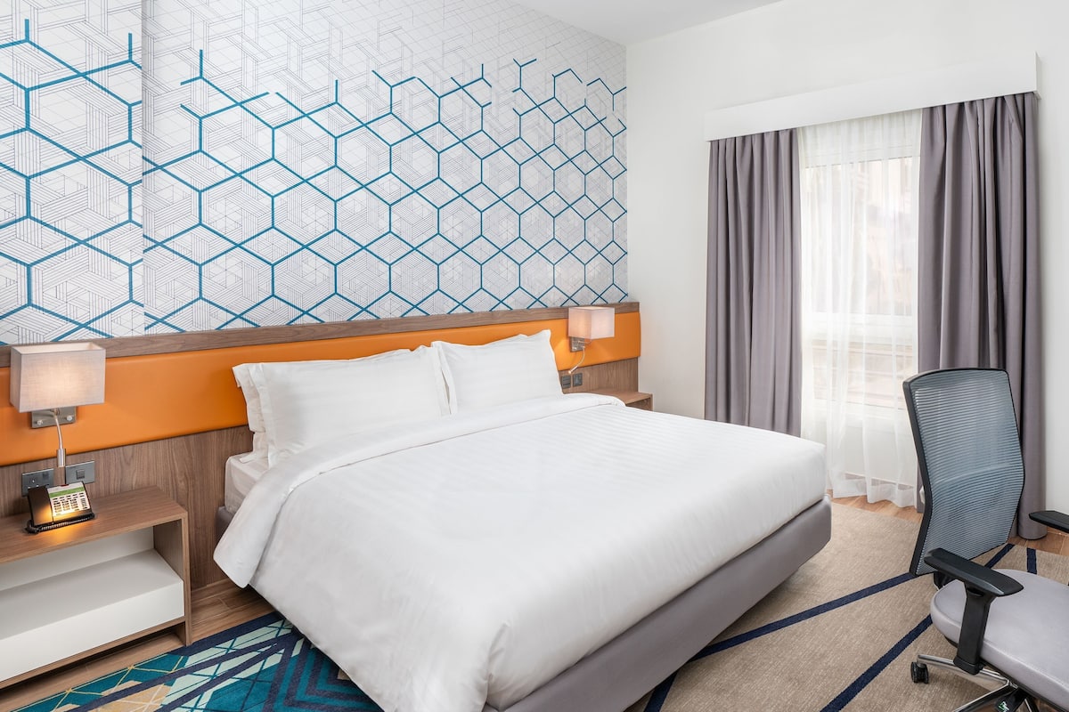 1 bedroom, premium bedding, down comforters, minibar