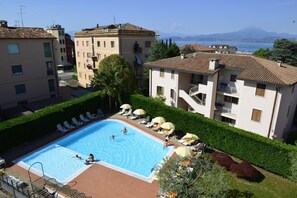 Seasonal outdoor pool, pool umbrellas, sun loungers