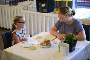 Tägliches inbegriffenes Frühstücksbuffet