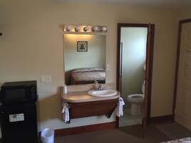 Ducha, secador de pelo y toallas