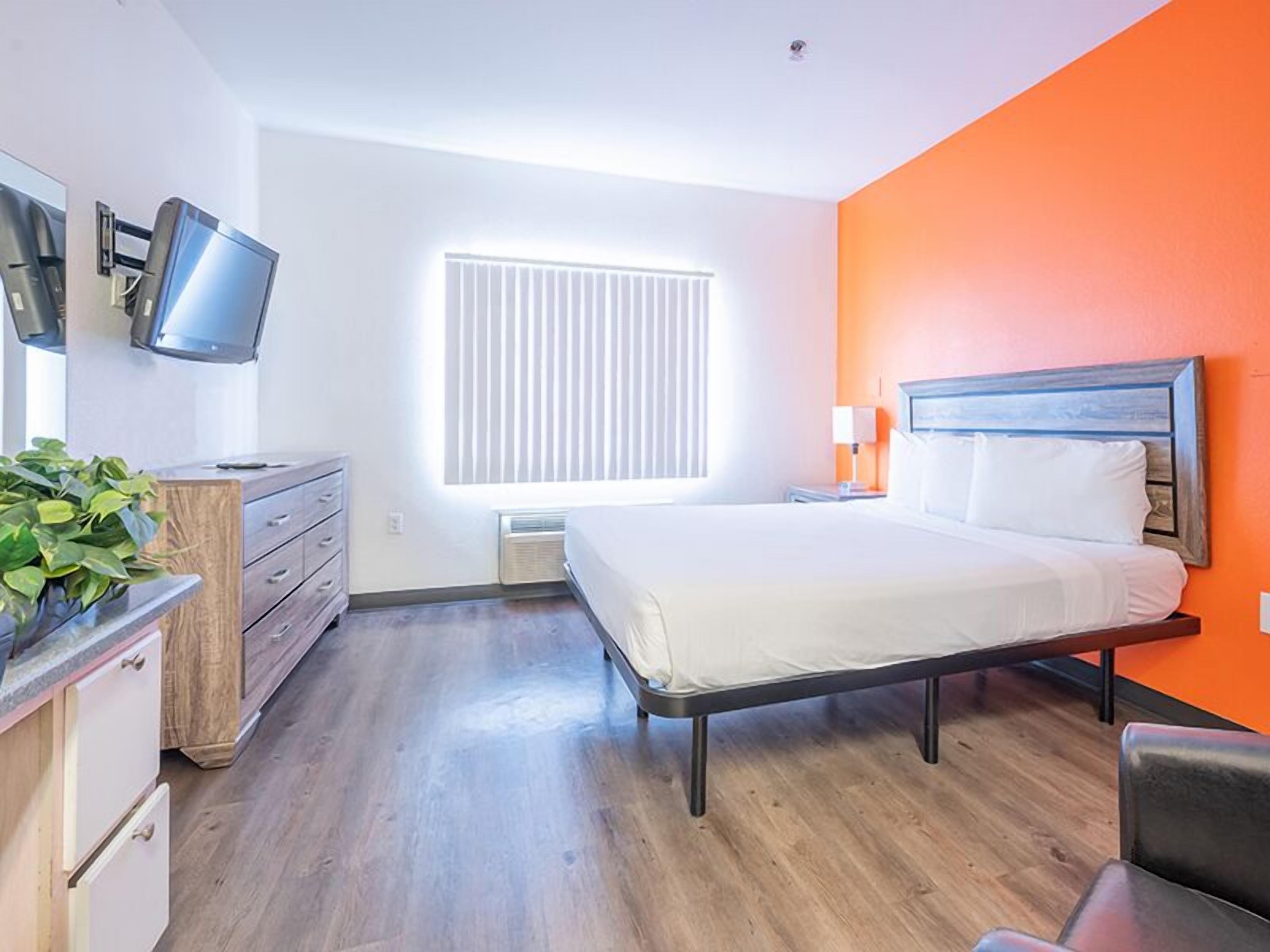 Studio suite, 1 queensize bed, kitchenette | 1 slaapkamer, een strijkplank/strijkijzer, gratis wifi, rolstoeltoegang