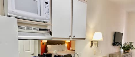 Studio Suite | Private kitchenette