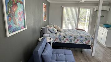 Room #3 - Redfish Room  | Seprai premium, busa memori, dan didekorasi berbeda-beda