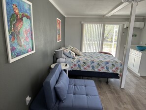 Room #3 - Redfish Room  | เครื่องนอนระดับพรีเมียม, เตียงเมมโมรีโฟม, ห้องพักตกแต่งอย่างมีเอกลักษณ์