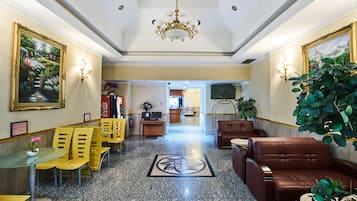 Coin salon dans le hall