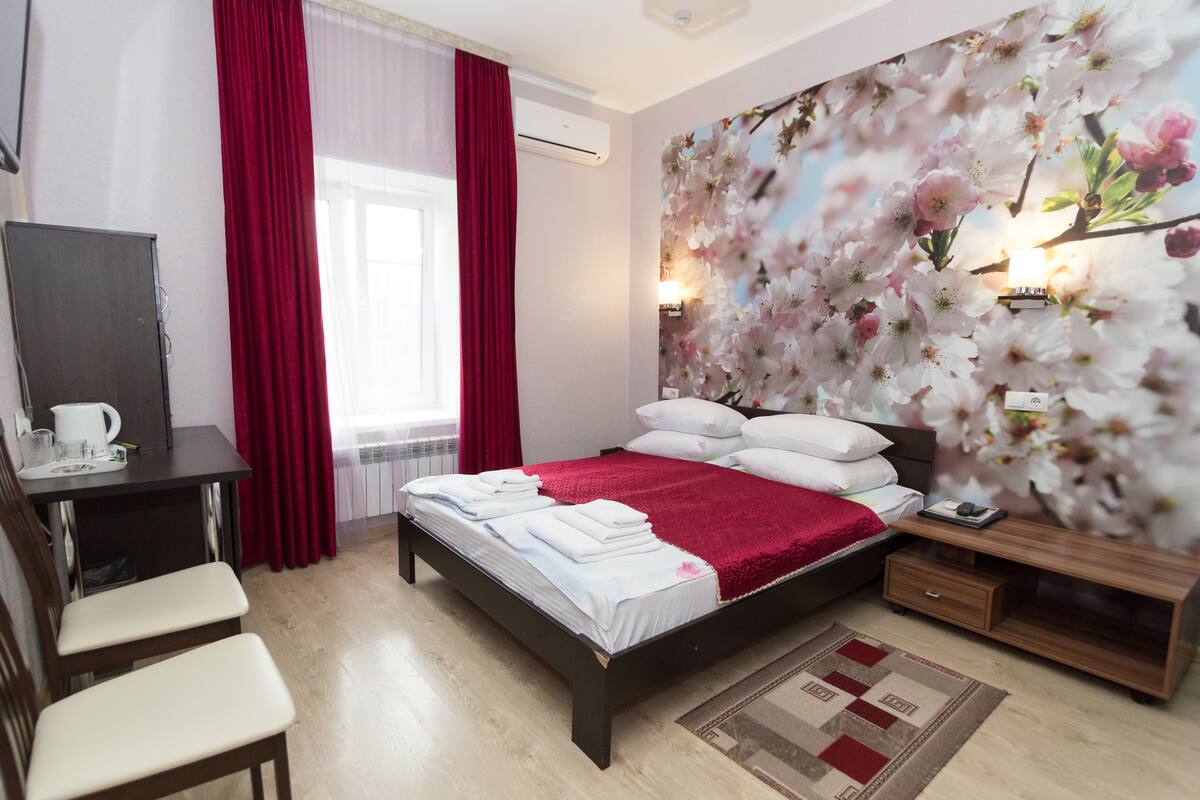1 bedroom, premium bedding, in-room safe, desk
