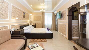 1 bedroom, premium bedding, in-room safe, desk