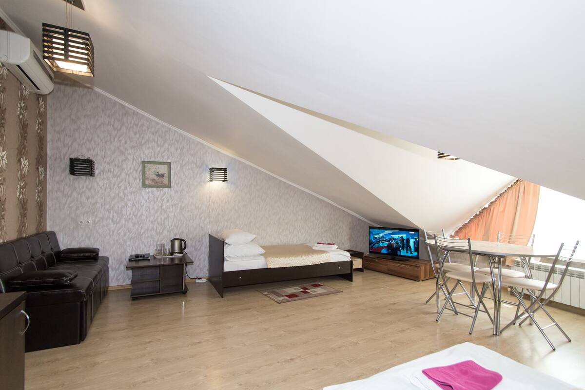 1 bedroom, premium bedding, in-room safe, desk