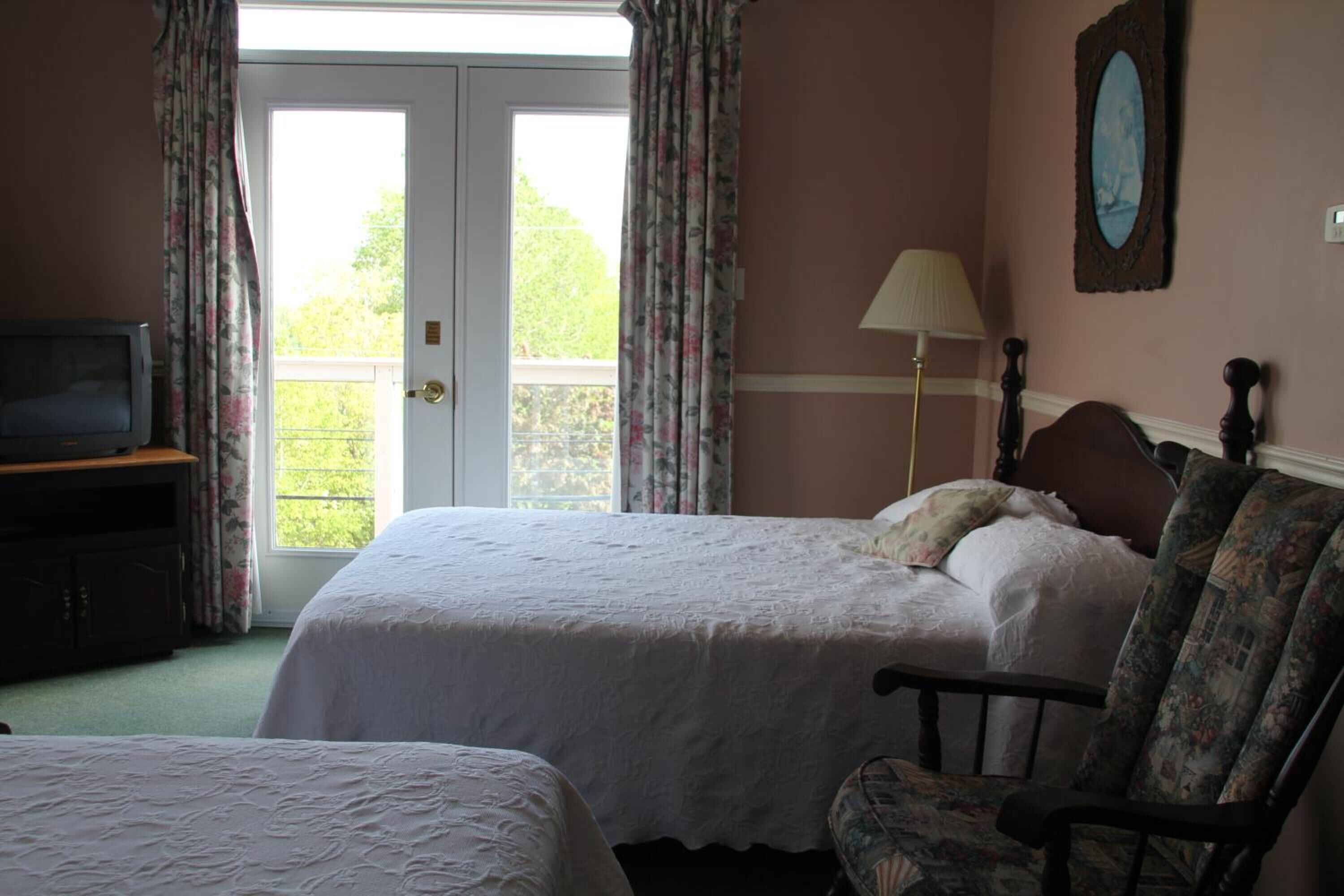 iron/ironing board, free wifi