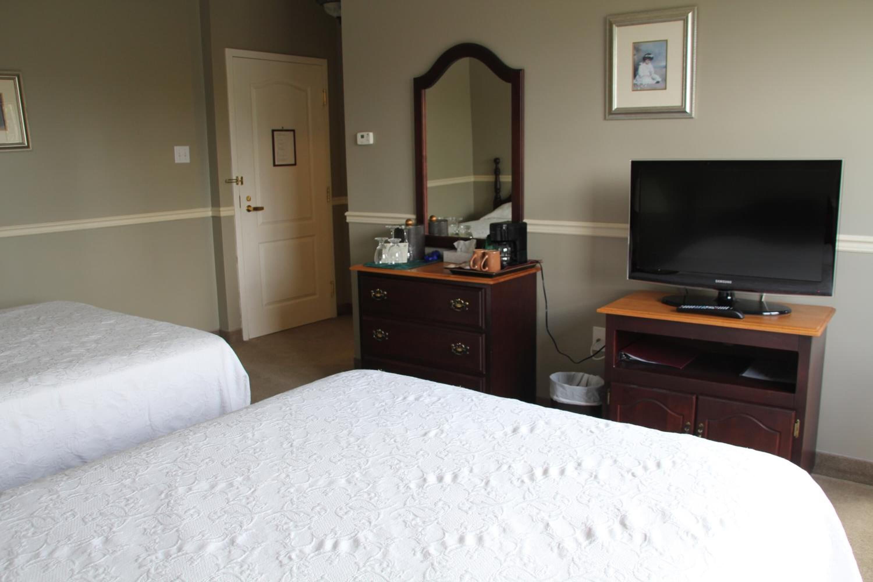 iron/ironing board, free wifi