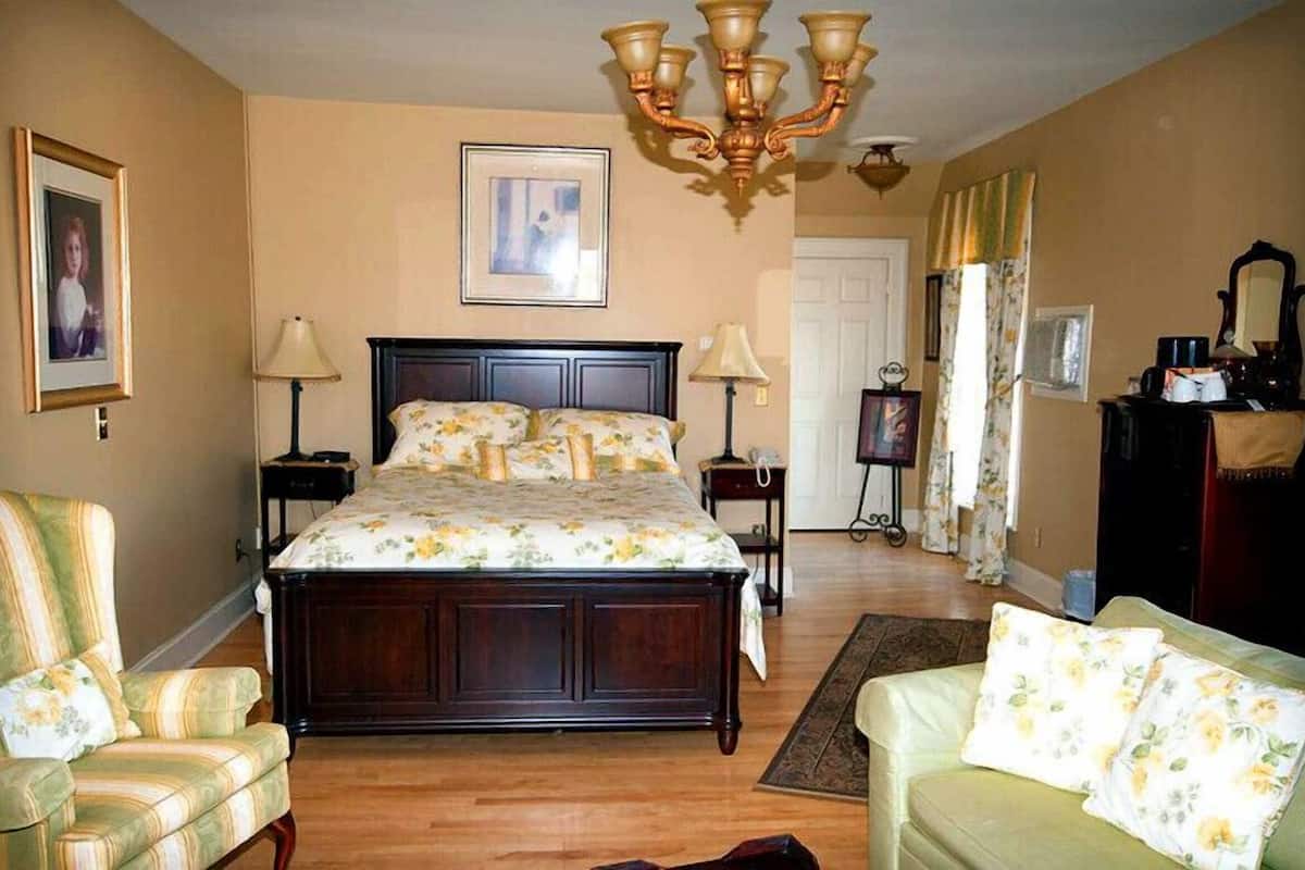 iron/ironing board, free wifi