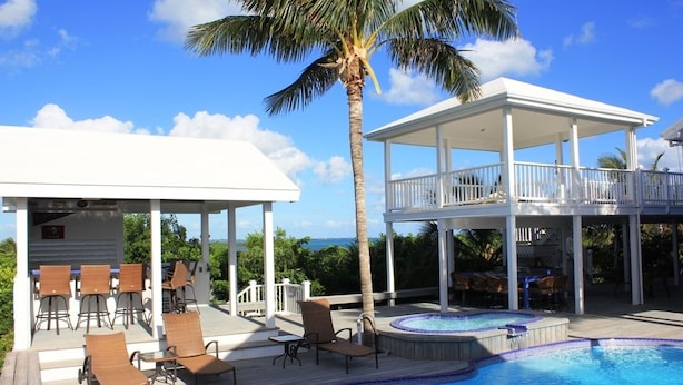 Outdoor pool - Rum & Coconuts Villa (Hope Town)
