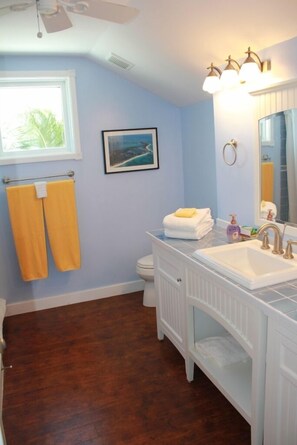 Bathroom - Rum & Coconuts Villa (Hope Town)