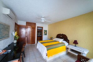 Standard Room, 1 King Bed, Private Bathroom, Pool View | Desk, free WiFi - Hotel Villas Deja Blue & Restaurant (Cozumel)