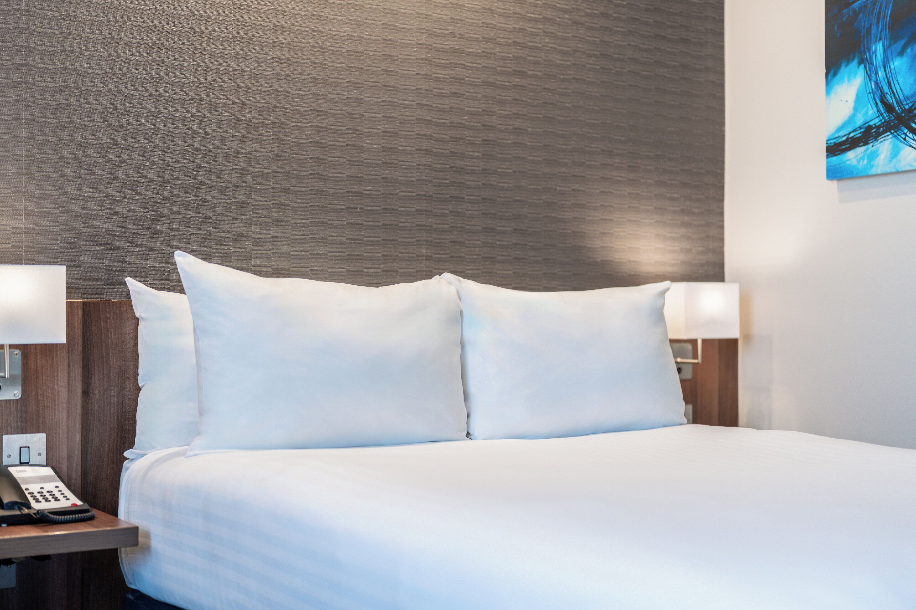 1 bedroom, desk, free cots/infant beds, free wifi