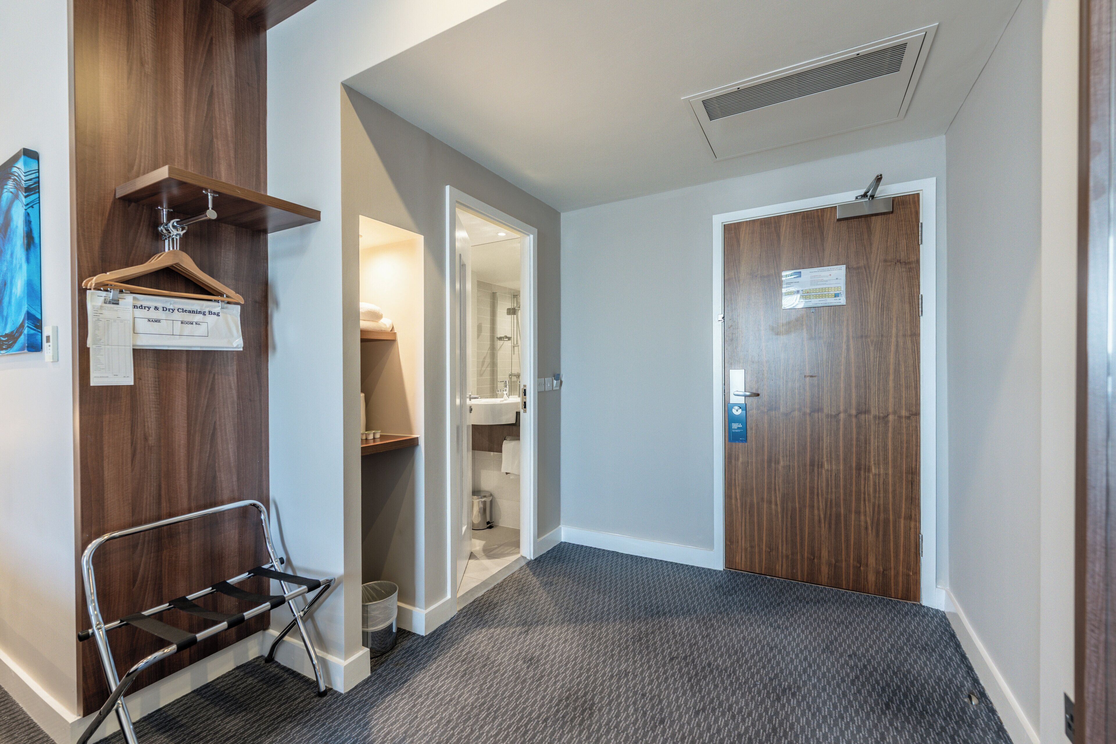 1 bedroom, desk, free cots/infant beds, free wifi