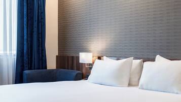 Desk, free cots/infant beds, free WiFi, bed sheets