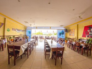 Se sirven desayunos, comidas, cenas y cocina internacional 