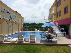 Outdoor pool - Hotel Los Sauces Oaxtepec (Yautepec)