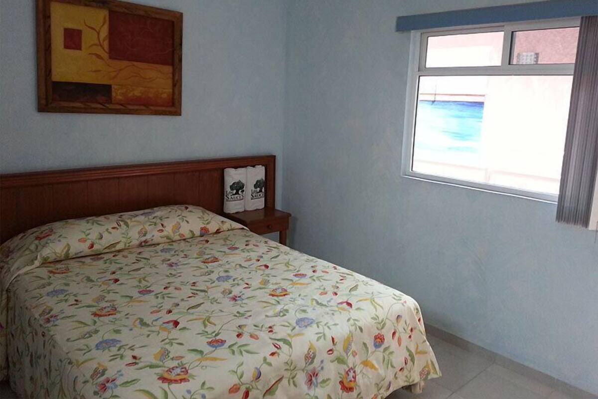 Junior Suite, 1 Queen Bed | WiFi (free)