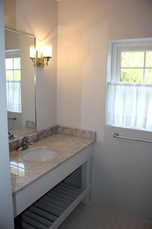 Bathroom - Aerie Cottage (Hope Town)