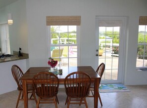 Cottage, Kitchen | In-room dining