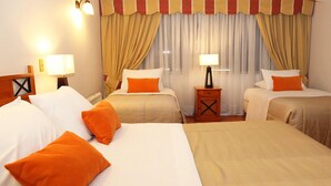 Escritorio, wifi gratis y ropa de cama 