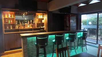 Bar (trong khuôn viên)