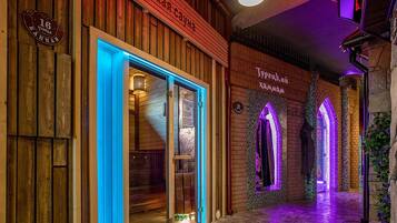 Sauna, tab panas, bilik wap, mandi tangas / hammam, rawatan badan