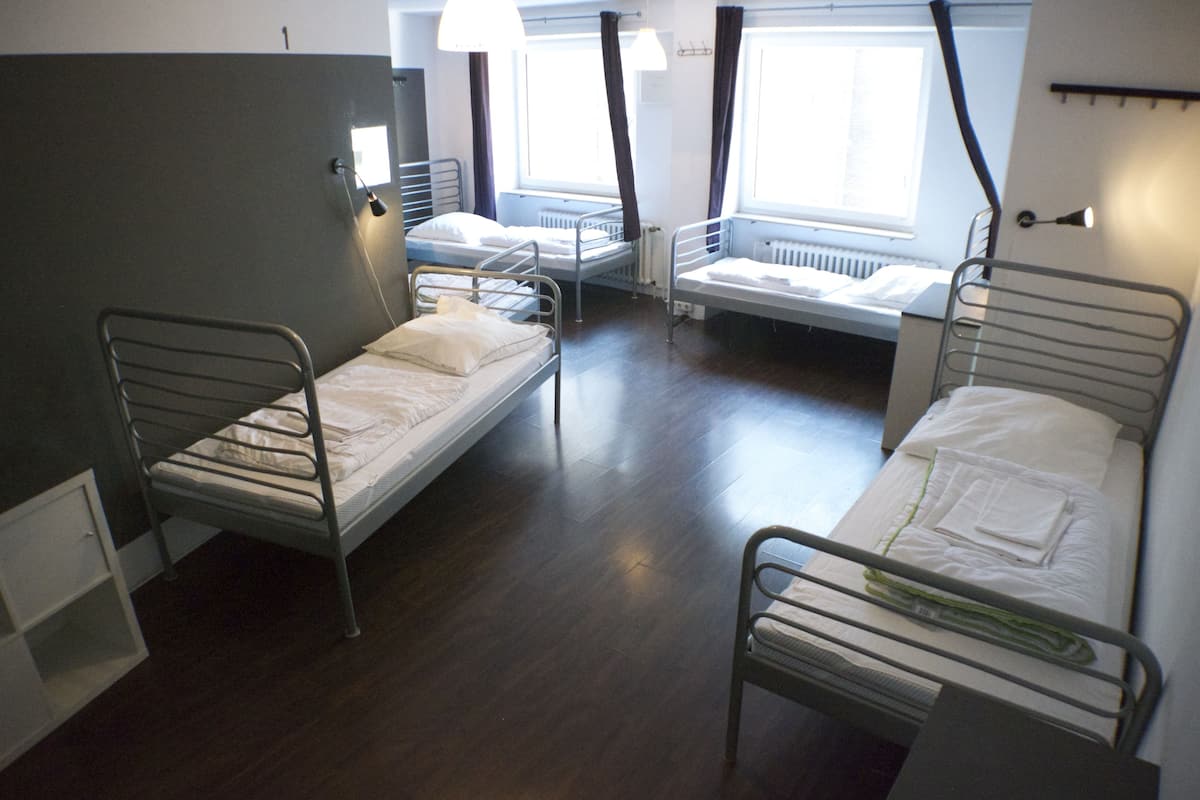 One Bed in Doorm for 5 People, shared bathroom