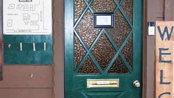 Pintu masuk interior