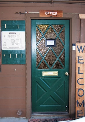 Interior entrance - Edelweiss Lodge (Mammoth Lakes)