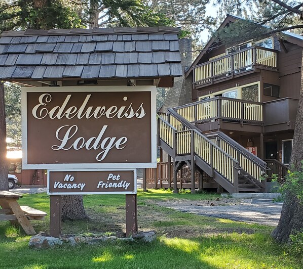 Front of property - Edelweiss Lodge (Mammoth Lakes)