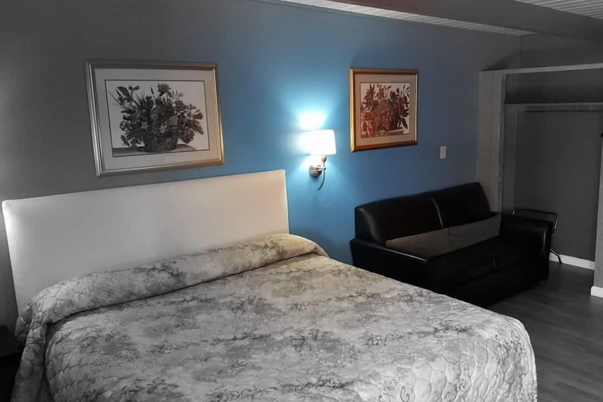 Single Room | Iron/ironing board, free WiFi