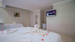 迷你吧、遮光窗帘、婴儿床、免费 WiFi