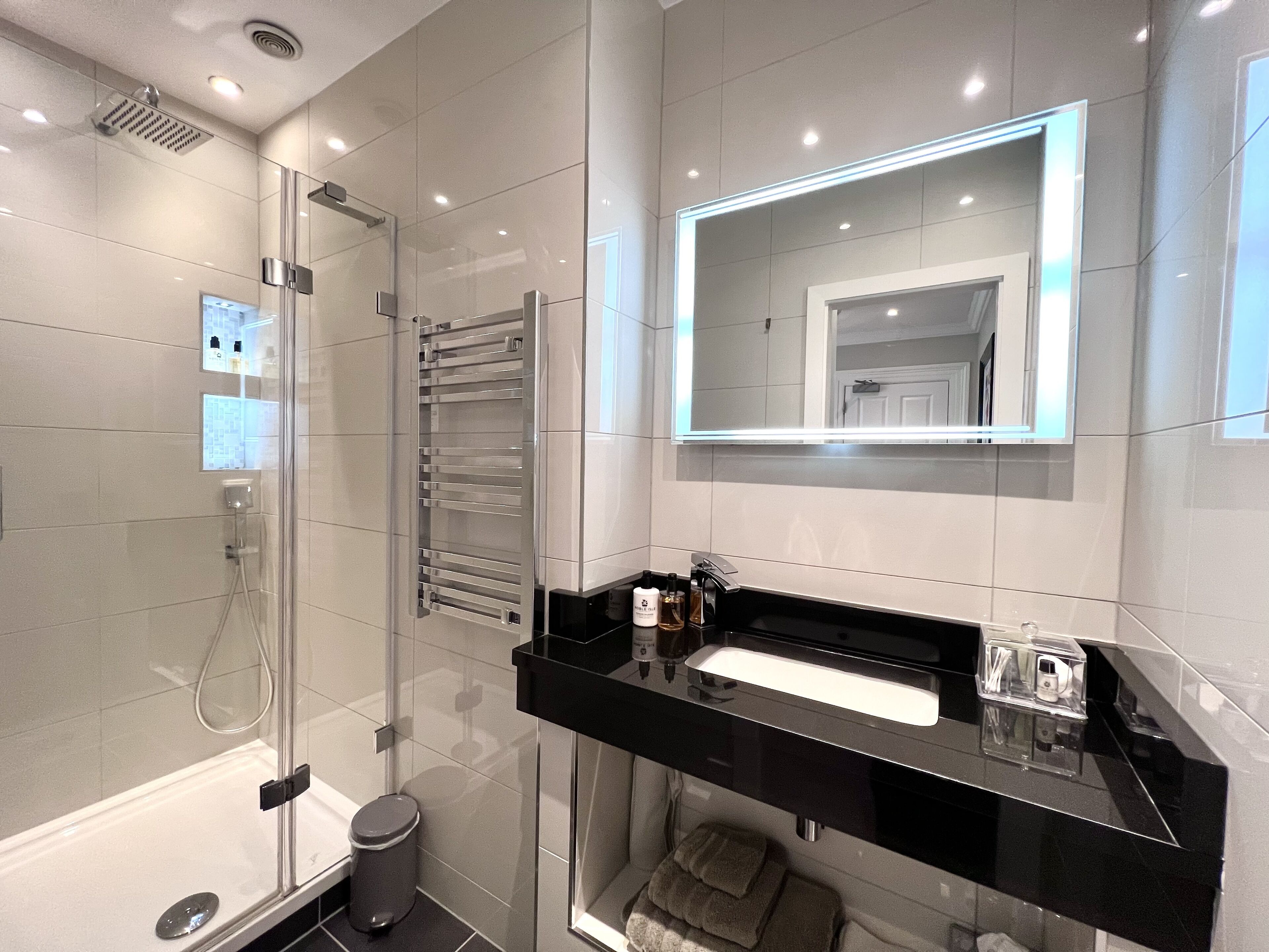 classic double room, ensuite | bathroom