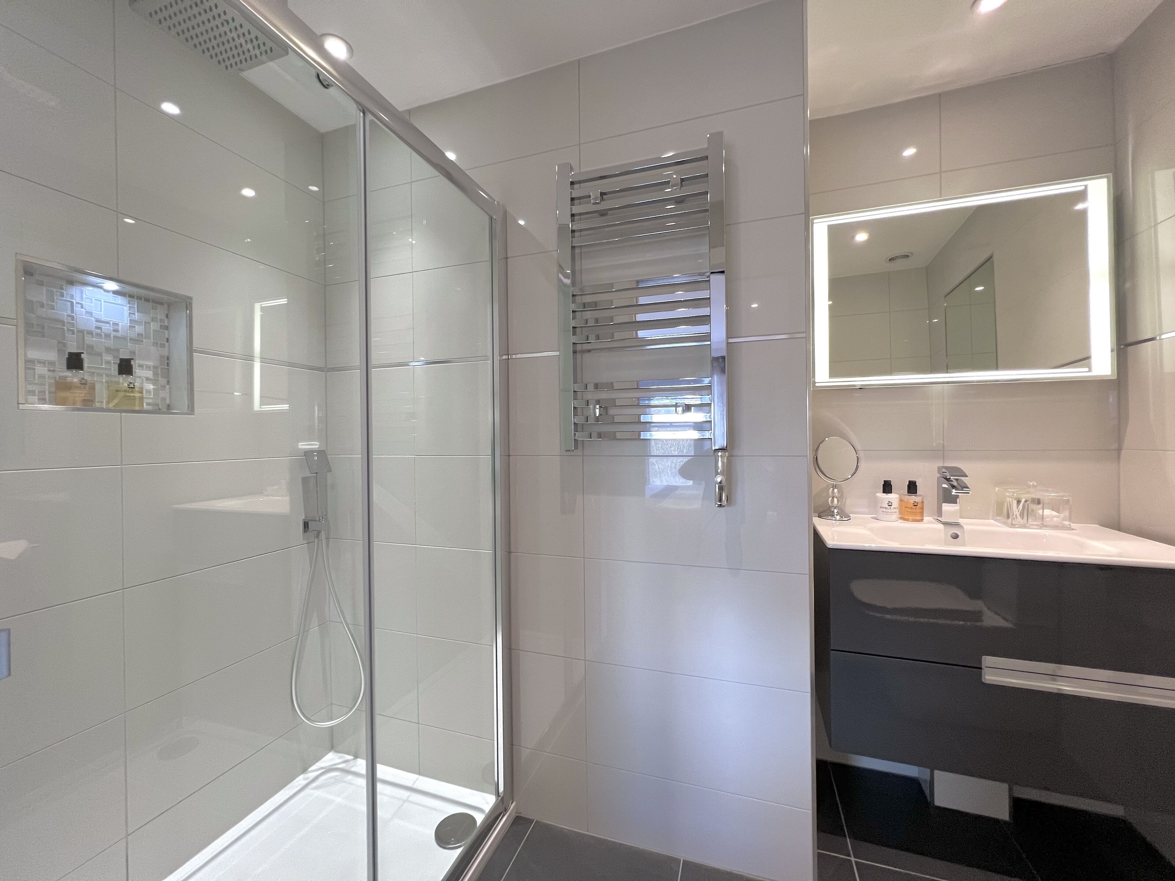 deluxe double room, ensuite | bathroom