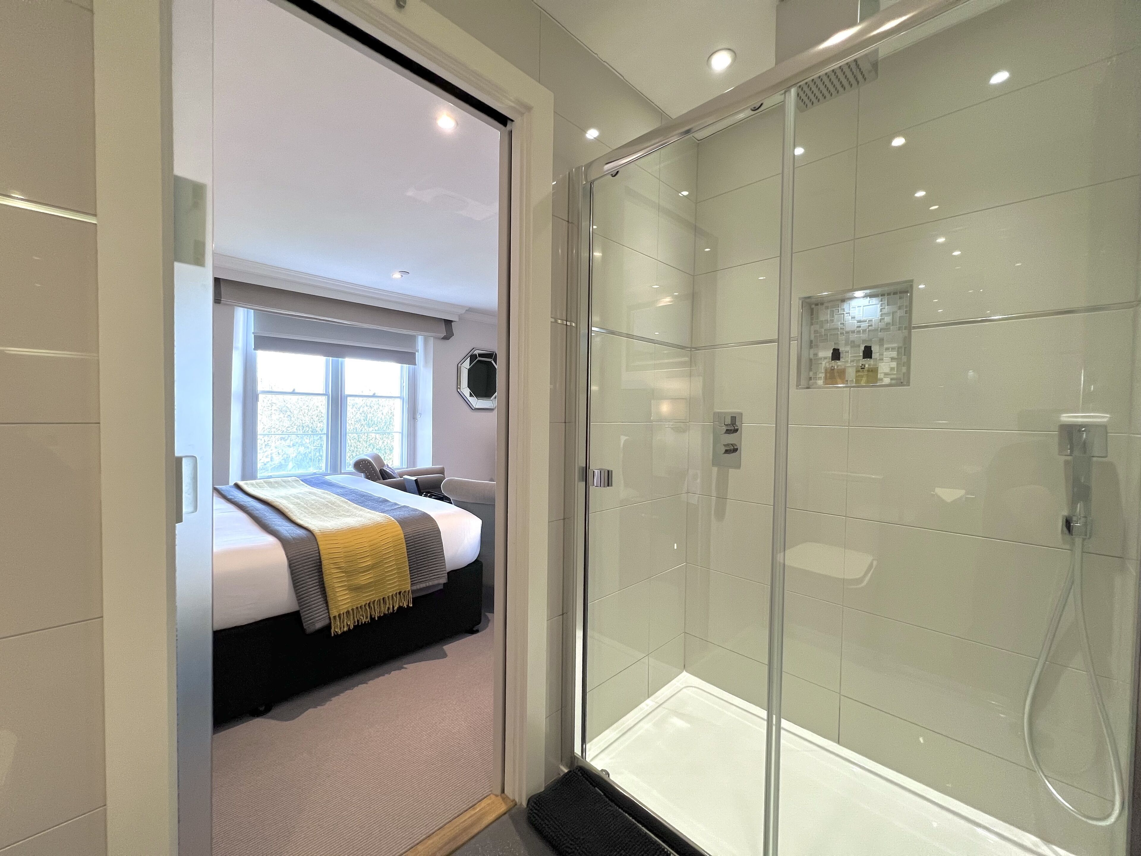 deluxe double room, ensuite | bathroom