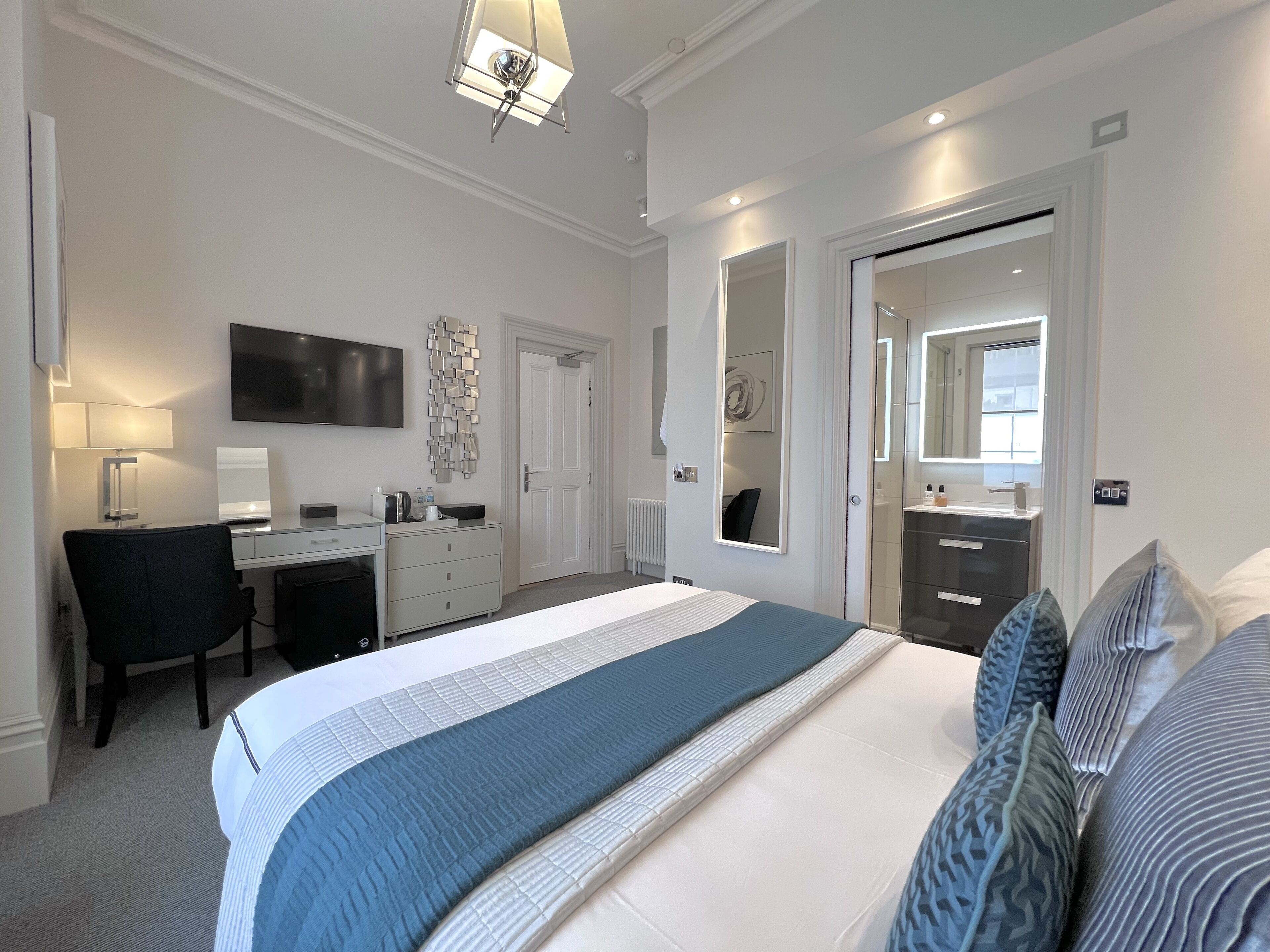 Superior Double Room, Ensuite (Ground Floor Room)