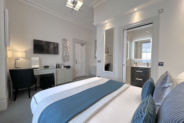 Superior Double Room, Ensuite (Ground Floor Room) | Egyptian cotton sheets, premium bedding, pillowtop beds, blackout drapes