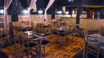 Lunch and dinner served