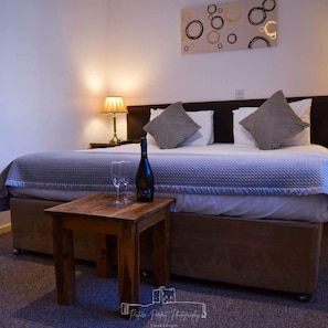 Laptop workspace, blackout drapes, iron/ironing board, free WiFi