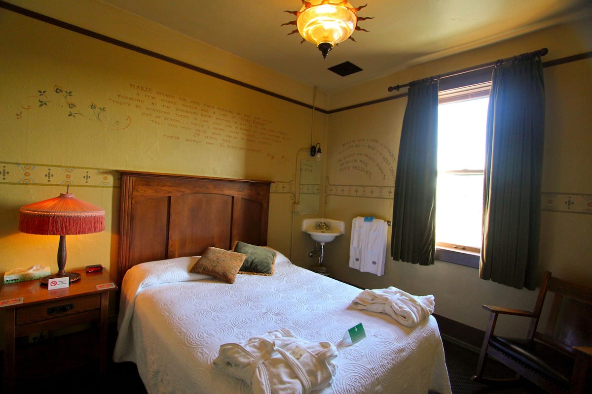 Room, 1 Queen Bed (Communal Bath) | Iron/ironing board, free WiFi, bed sheets, wheelchair access