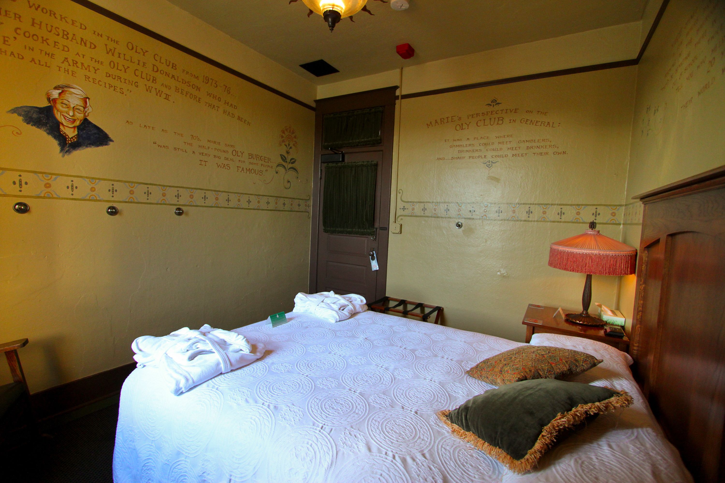 room, 1 queen bed (common bath) | iron/ironing board, free wifi, bed sheets, wheelchair access