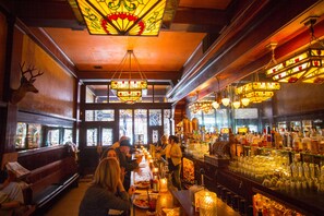 Food and drink - McMenamins Olympic Club (Centralia)